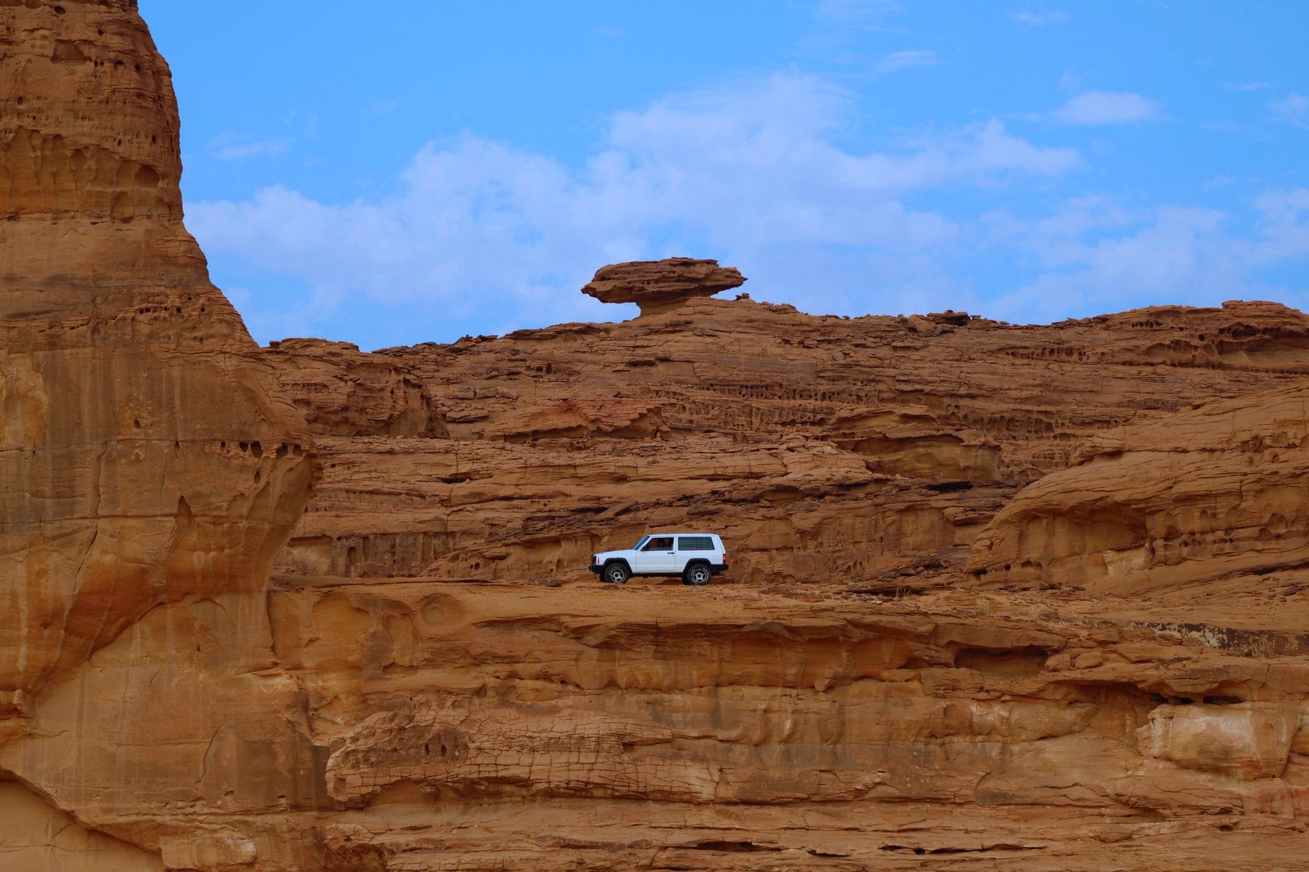 Road trip po Arabii Saudyjskiej: trasa Rijad, AlUla, Dżudda w 10 dni Road trip po Arabii Saudyjskiej: trasa Rijad, AlUla, Dżudda w 10 dni